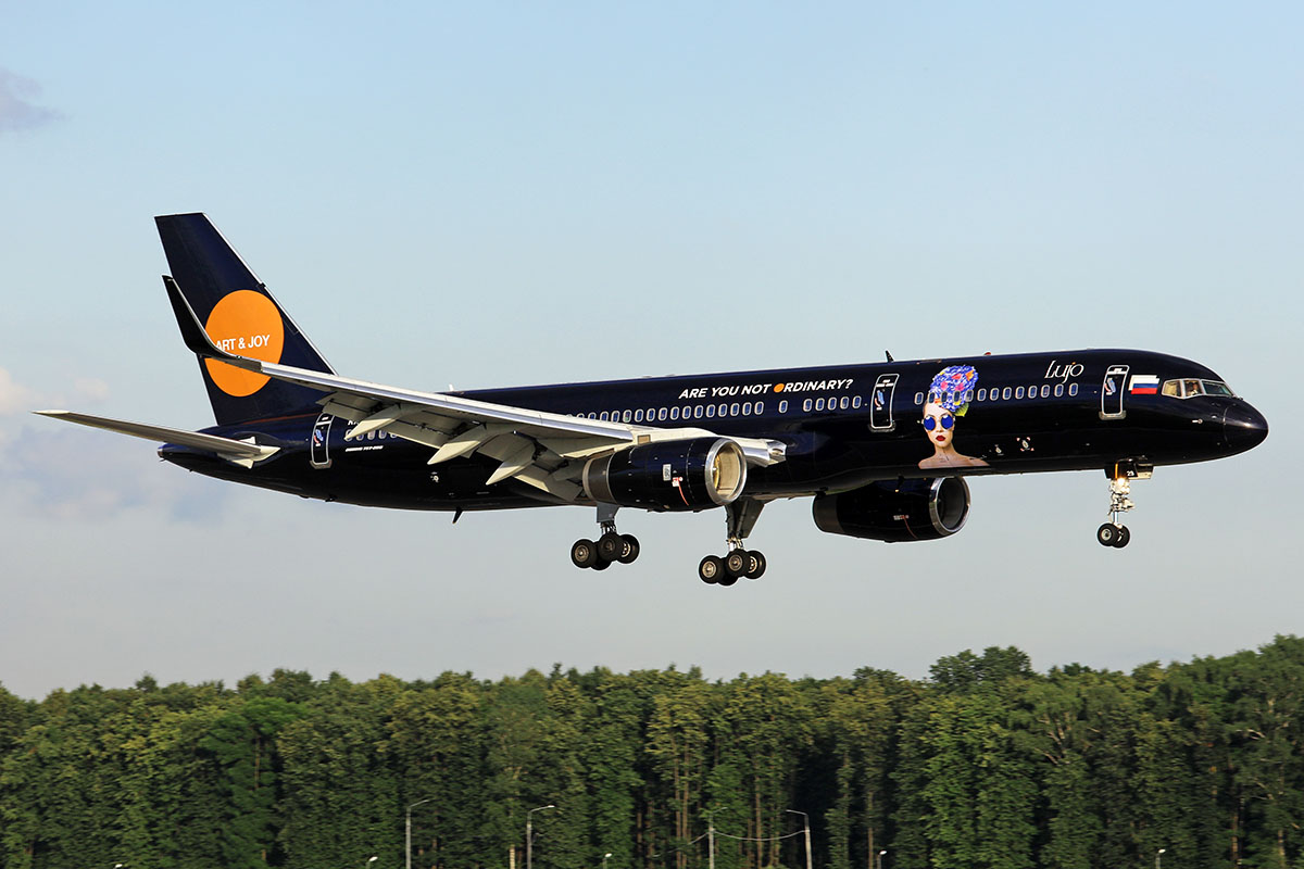 AZUR air полетит из Москвы на Мальдивы на чёрном самолёте Black Jet