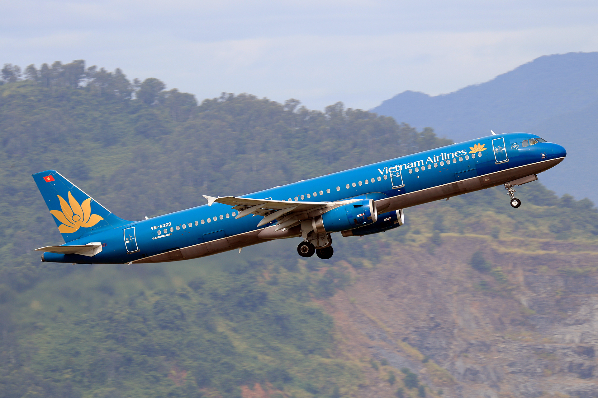 Vietnam Airlines restart flights from Da Nang to Bangkok, Kuala Lumpur