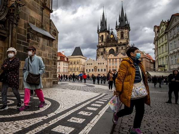  Чехия отменяет требование носить маски в общественных местах